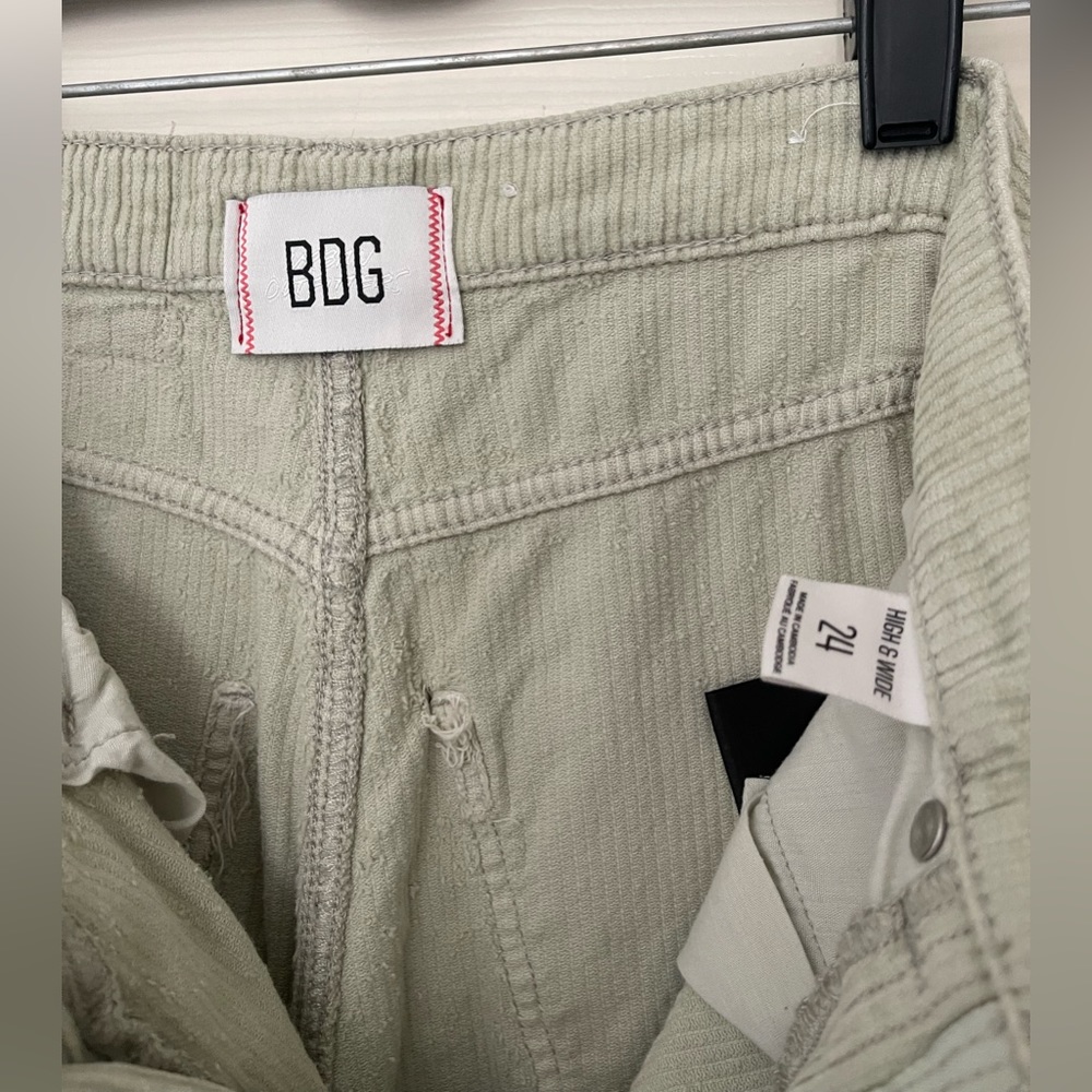 BDG Urban Outfitters Lima Bean Green High & Wide corduroy pants. Size 24